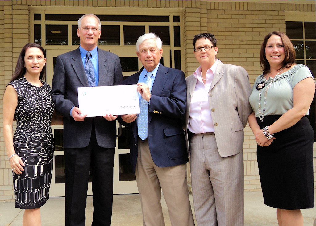 (L-R) Michelle Jaminet, Dean Wearden, Raymond Jaminet, Susan Jaminet, Jennifer Nielson